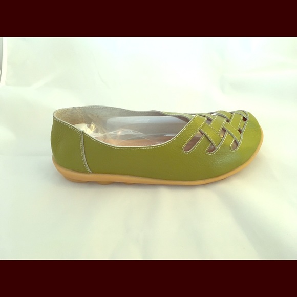 Women Flat Walking Shoes - Picture 2 of 7